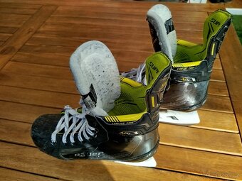 Brusle Bauer Supreme M4 S22 Int. 4,5 Fit 3 - 6