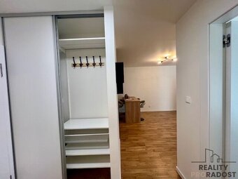 Pronájem nového bytu 2+kk s terasou a parkovacím stáním v Du - 6