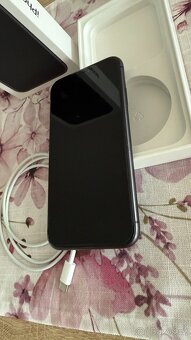 Apple iPhone 11 64 GB Black černý - 6