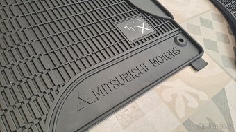 Originál sada gumových autokoberců pro Mitsubishi L200 - 6