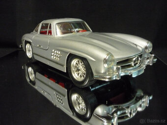 Mercedes Benz 300 SL stříbrný Bburago 1/18 - 6