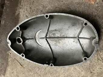 víko motoru na čz 150 - 6