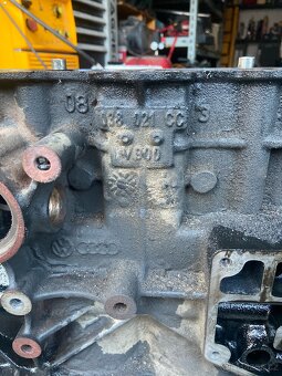 Blok motoru 1.9TDI BLS - 6
