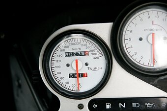 Triumph Daytona 900 1996 - 6