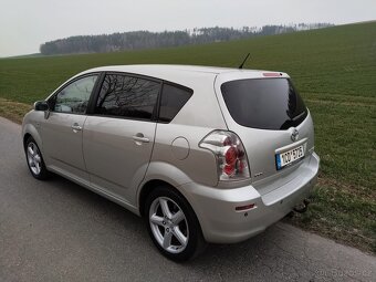 Toyota Corolla Verso 1.8i - 6