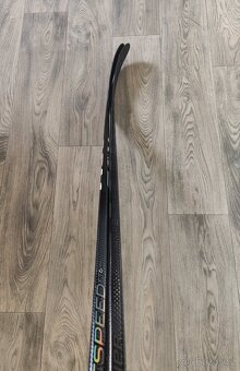 Bauer HyperLite 2, CCM Jetspeed FT6 Pro - 6