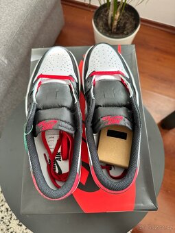 Air Jordan 1 Low OG Black Toe (2023) - 6