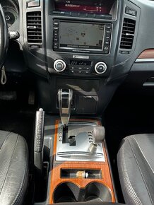 Mitsubishi Pajero 4x4 3.2D, r.2011 automat, nová STK,7míst - 6