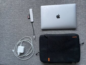 MacBook Air M1 (2020) - 16GB RAM/512GB SSD + příslušenství - 6