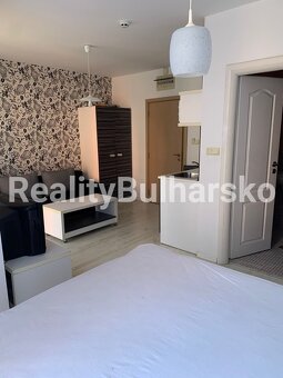 Studio 1kk s balkonem, situovaný v komplexu RAINBOW - 6