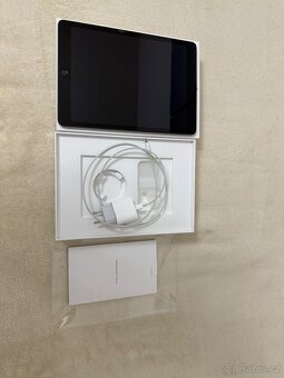 IPad 8 generace vesmírně šedá - 6