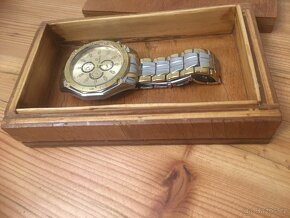Predám pánske hodinky Geneva Tachymeter s drevenou škatuľkou - 6