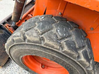 Smykový nakladač Locust 903 - 6