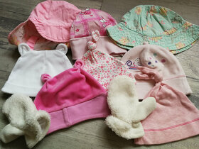 Balík oblečení pro holčičku od velikosti 62 do 6-9 měsíců. - 6
