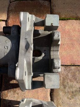 Přední pravý a levý brzdový třmen - BMW e39 TDS - 6