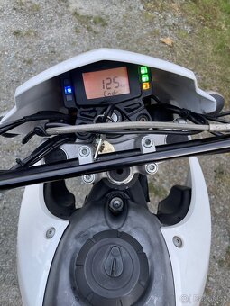 YAMAHA XT 125 X - 6