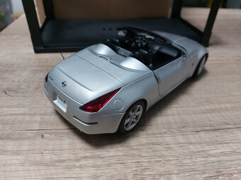 model auta Nissan 350 Z Roadster 1:18 Autoart - 6