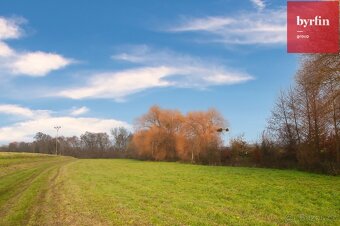 Prodej souboru pozemků u obce Bukovany - 6