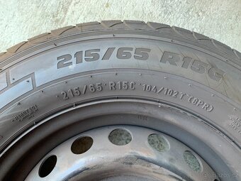 Prodám letní pneu s disky, originál Ford, rozměr 215/65 R15C - 6