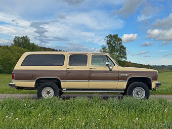 GMC SUBURBAN 3500 V25 Conventional – 5.7 V8 4x4 - 6