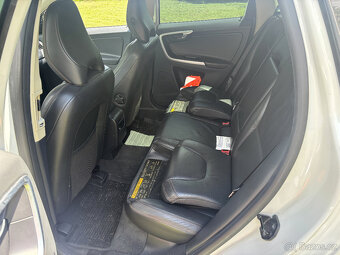Volvo XC60 2,4D Drive 129 kW 2009 - 6