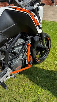 KTM Duke 125 – po lehké nehodě, pojízdná - 6