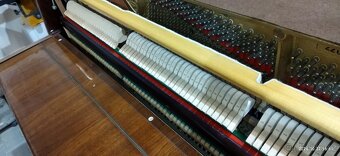 Piano Petrof se zarukou - 6