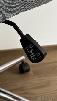 Krásné otočné  židle na kolečkách - 6