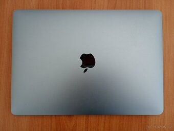 Macbook Air 13 palců M1 chip 8 GB RAM 256 SSD 200 cyklů - 6