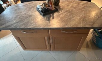 Kuchyně z masivu se spotřebiči a ostrůvkem,5606 - 6