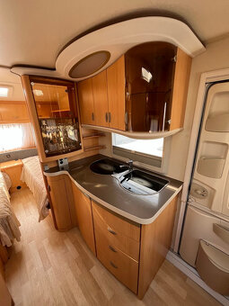 Karavan Hobby De Luxe 495 UL 2009, Předstan Isabella, TV - 6