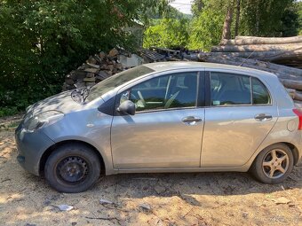 Toyota Yaris 1,0 - 6