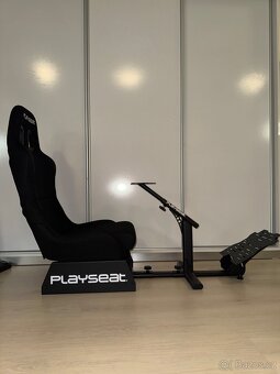 Playseat EVOLUTION black + Logitech G923 - 6