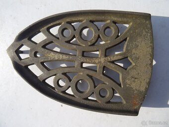 Staré podložky pod žehličky . - 6