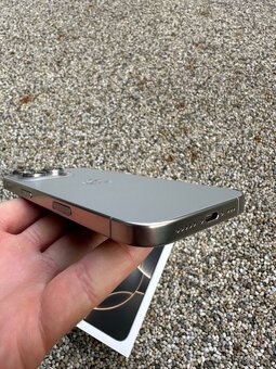 iPhone 16 pro - baterie 100% - 6