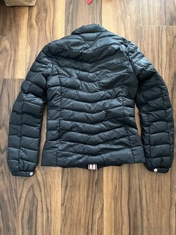 Černá lehká péřová prošívaná přechodová bunda Tommy Hilfiger - 6