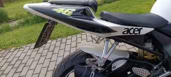 Yamaha R1 - 6