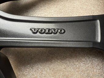 TOP kola R20 Volvo XC90 originál - 6