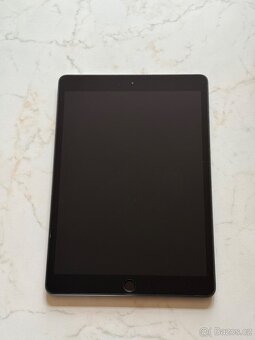 iPad 8 s originál klávesnicí a Apple Pencil 1 - 6