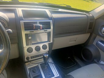 Prodám Dodge nitro 2.8 crd nafta - 6