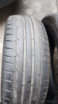2ks letni Dunlop 235/55-17 vzorek okolo 4,5mm - 6