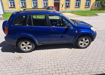 Toyota Rav4 2,0 D4D nafta manuál 85 kw - 6