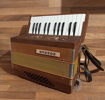 Dřevěný akordeon (harmonika, heligonka) Hohner - 6