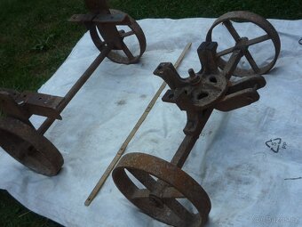 prodám staré litinové podvozky - vhodné ke stabilákům, či ji - 6