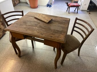 stůl s židlemi - 6