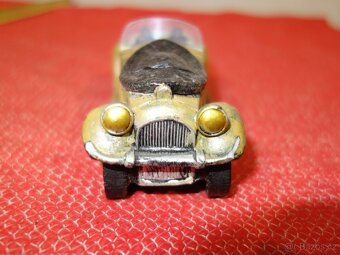 Auto s runami a odznakem za zranění, SS - 6