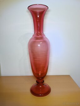 Stará váza AMFORA -rubínové sklo - 6