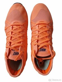 Dámské tenisky Nike Dual Fusion Tr Hit Mid
- 6