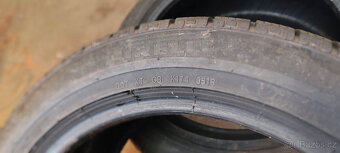 2 zimní pneumatiky PIRELLI 245/45R17 99H 7,00mm - 6