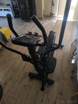 Profi eliptický trenažér HouseFit Motio 80i Train - 6